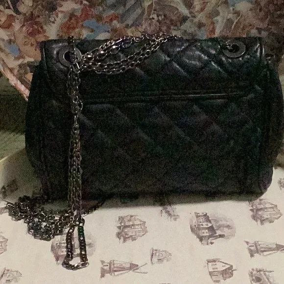 Luxurious Black Quilted Leather Shoulder Bag - Picture 4 of 4